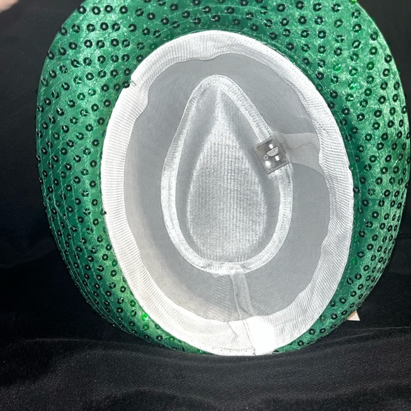St Patrick’s Day Light Up hat! - Picture 2 of 3